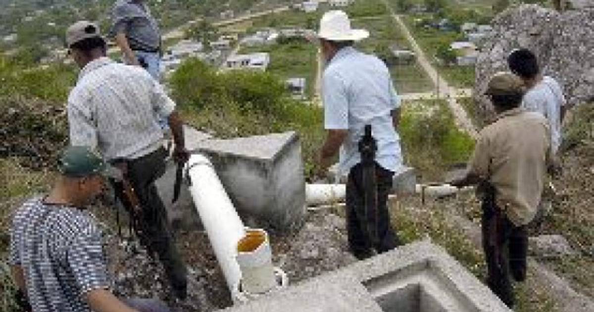 Vándalos dejan sin agua potable a seis colonias