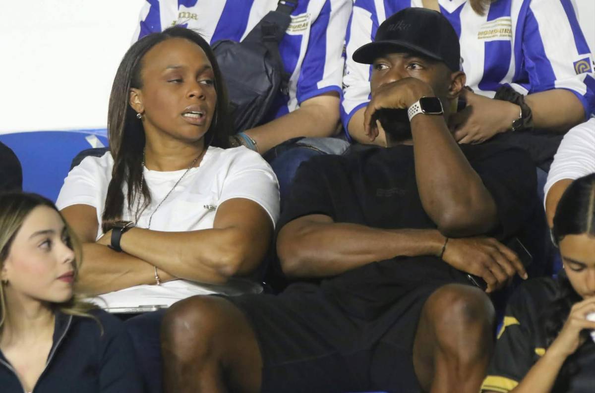 Honduras - Surinam: Mundialista aparece, lo que pasó tras beso y descubren a la chica de verde