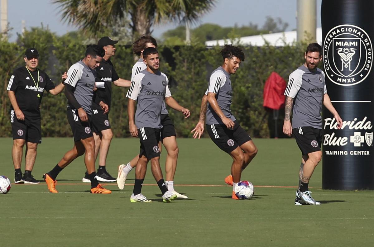 El hondureño David Ruiz entrena cada mañana con Lionel Messi.