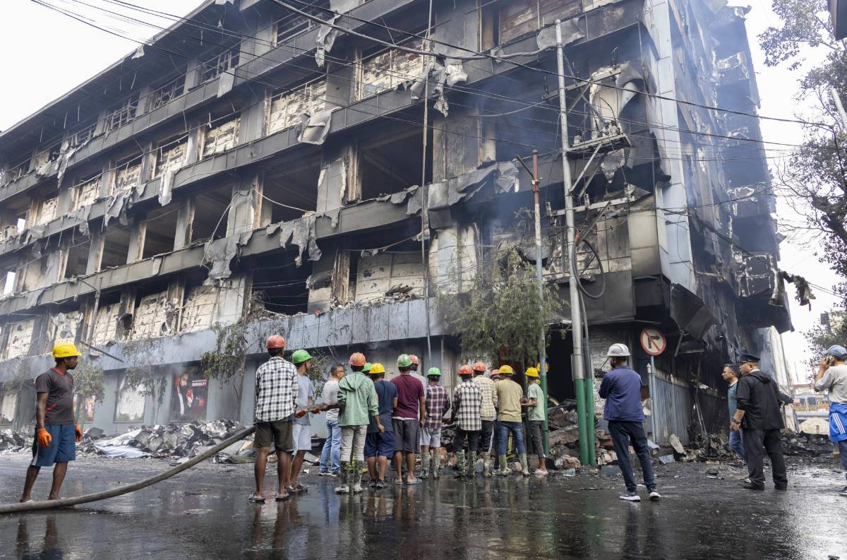 Manifestantes de la Generación Z incendian el Parlamento, el Supremo y un Hilton en Nepal