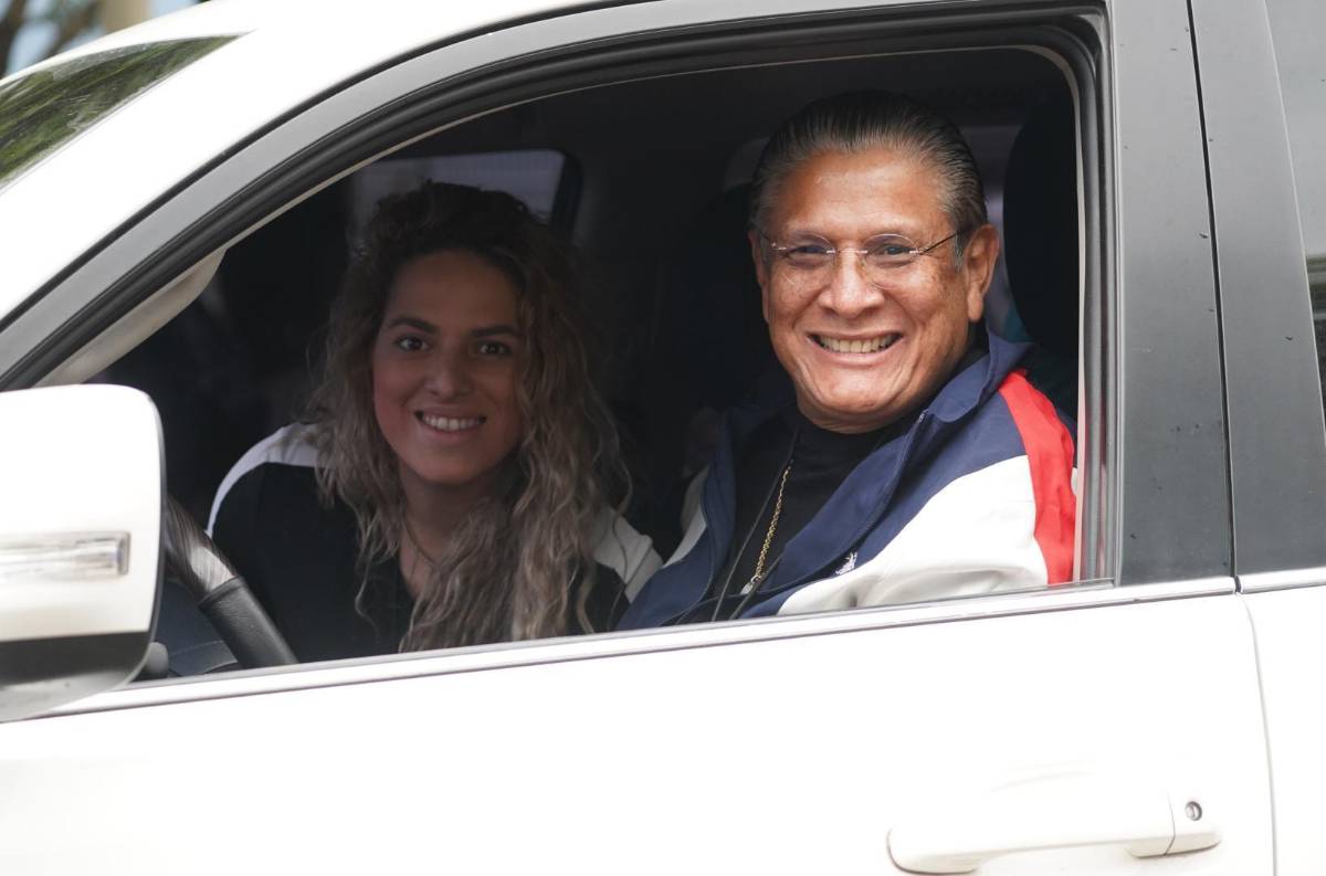 Famosos hondureños llegan al estadio Olímpico para ver a Messi