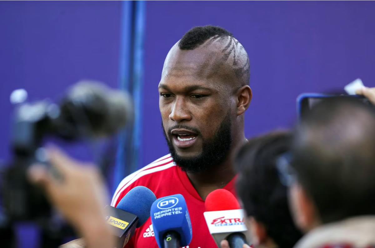 “Queremos ir al Final Four, contra Panamá y en nuestra casa hay que ganar sí o sí. Es un partido sumamente difícil, jugar contra Panamá es como el clásico de Centroamérica, por eso nos enfocamos desde ya con ese partido y le queremos dar una alegría al país”, dijo Kendall Waston.