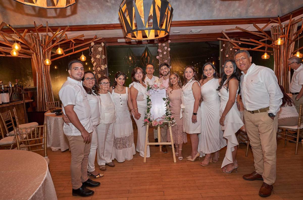 Sergio Siwady, Patricia, Elvia, Marbella, Marissela y Rony Gómez; Manuel López , Isabella López, Dina Gómez, Alexandra Vásquez, Valeria Vásquez y Edgardo Nuñez.