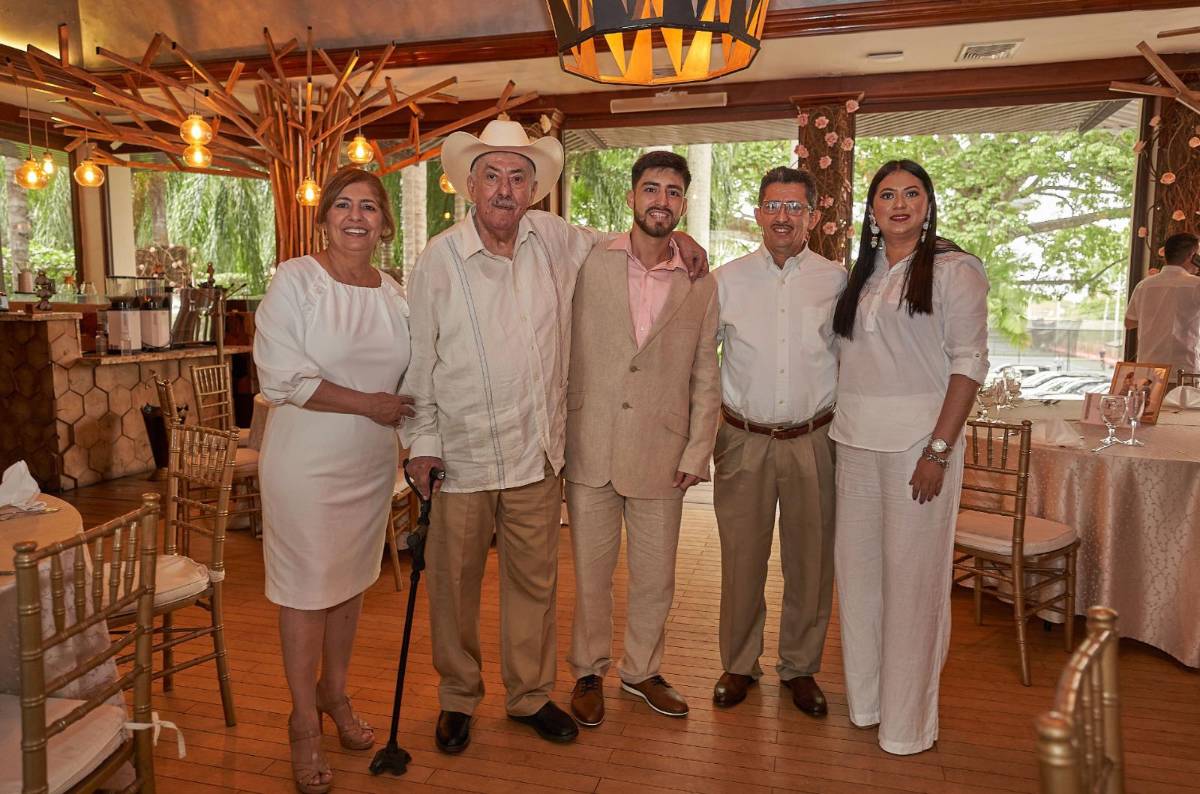 Manuel López e Isabella López se comprometen en un solemne y romántico acto