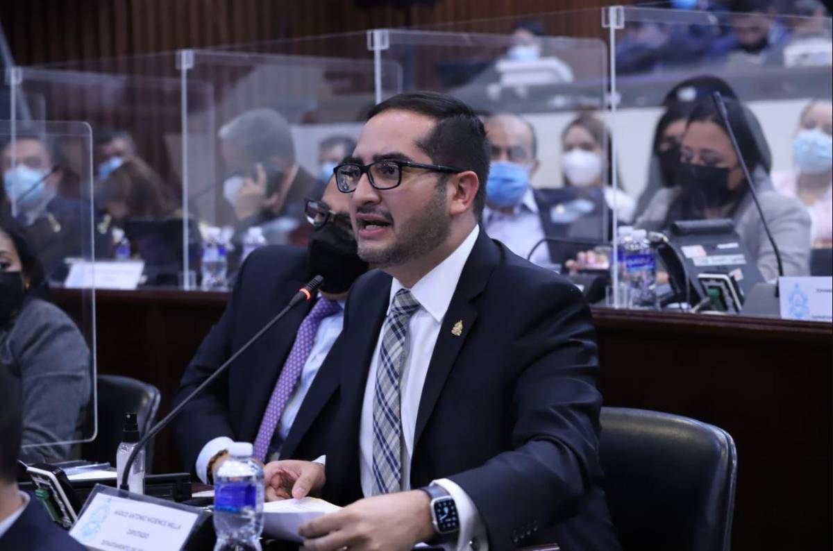 No podemos dar el MP a una agenda radical de izquierda: Marco Midence