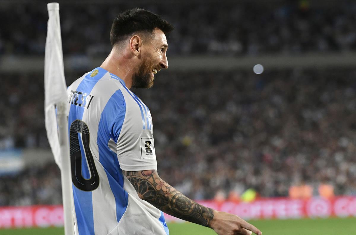Messi le hizo tres goles a Bolivia para seguir incrementando sus números goleadores.