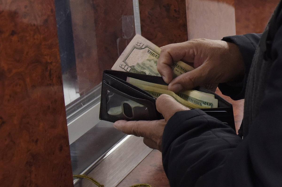 Inflación y envío de remesas merman economía de inmigrantes en EEUU