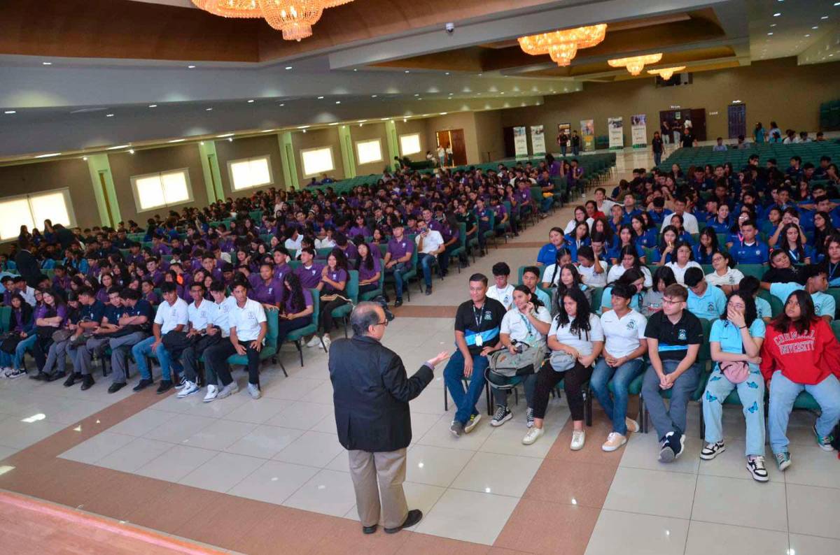 UTH desarrolla congreso sobre IA en San Pedro Sula