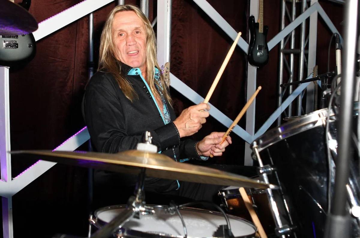 Nicko McBrain, baterista de Iron Maiden, anuncia su retiro de los escenarios