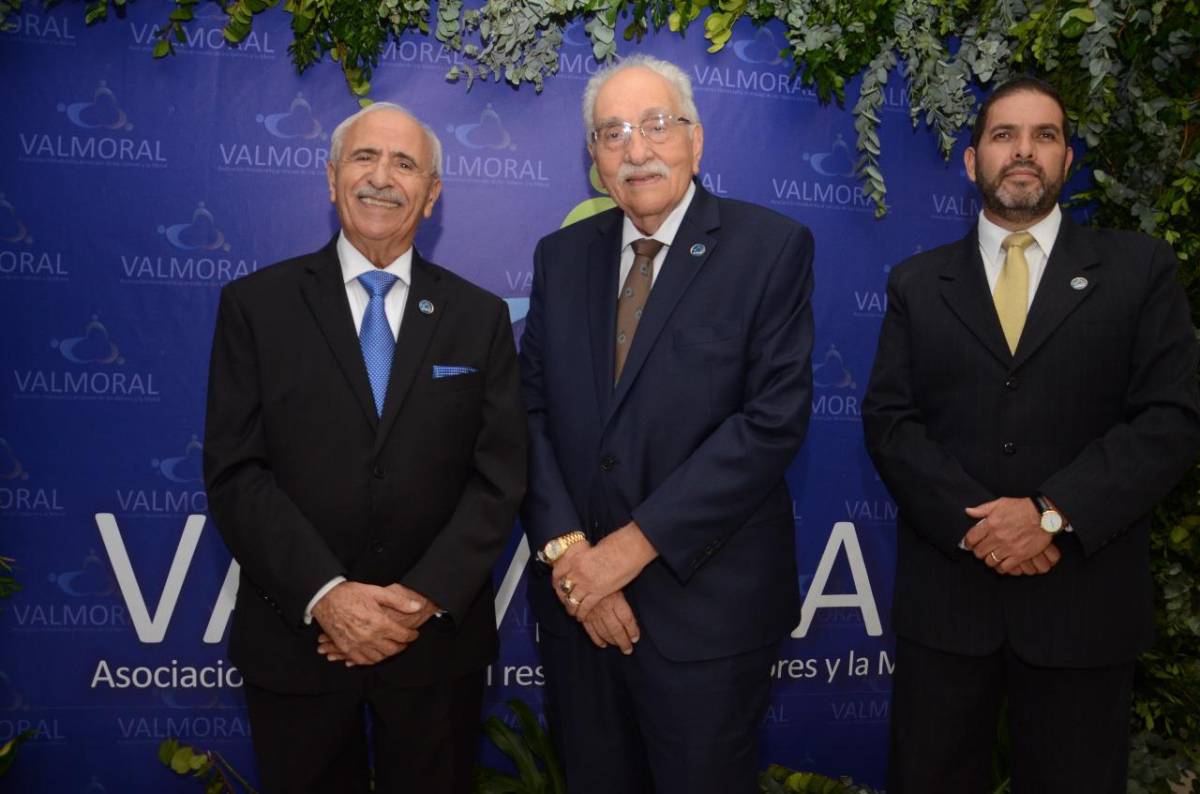 A Marco Raudales se le adjudicó el Premio Valmoral 2022