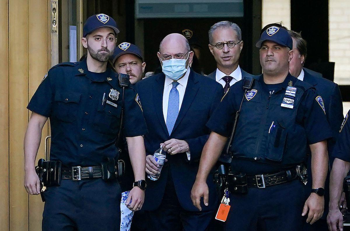 Ex jefe financiero de Trump es liberado tras cumplir la mitad de su pena