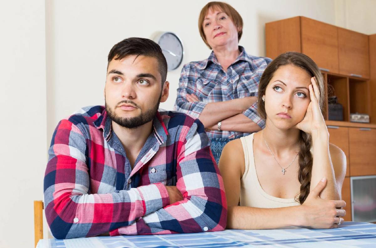 “Como padres debemos crear un vínculo de seguridad y protección, pero también fomentar en el hijo la autonomía en sus decisiones, darle paso a su desarrollo personal”, aconseja la psicóloga Karen Contreras.