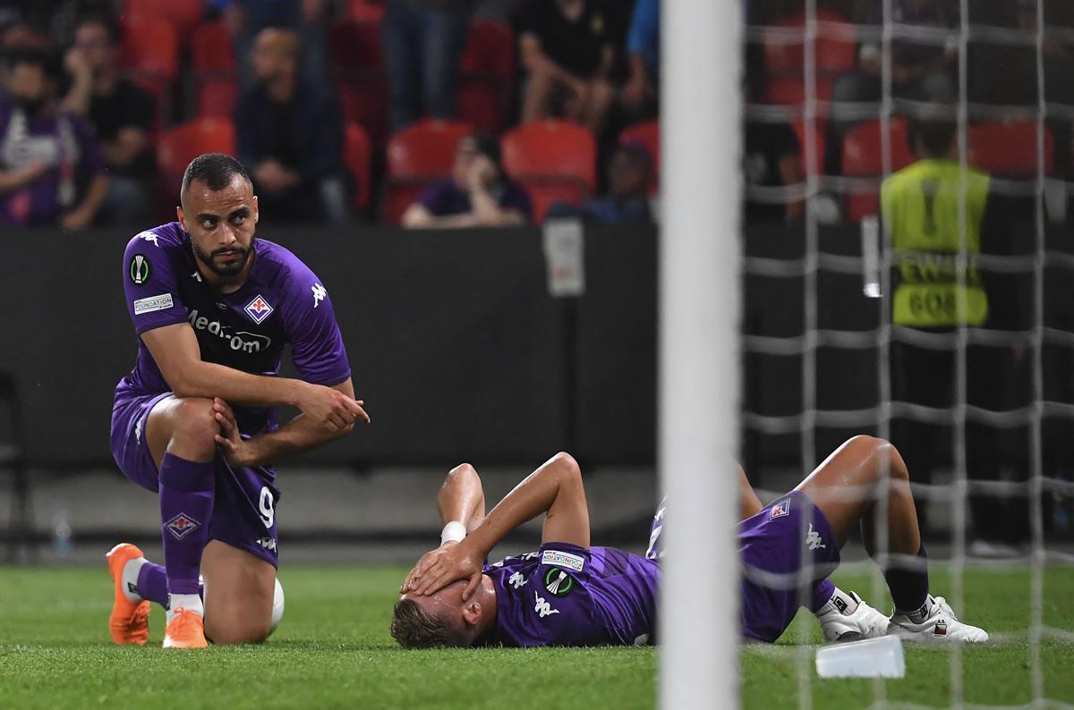 La tristeza de los jugadores de la Fiorentina tras perder el título.