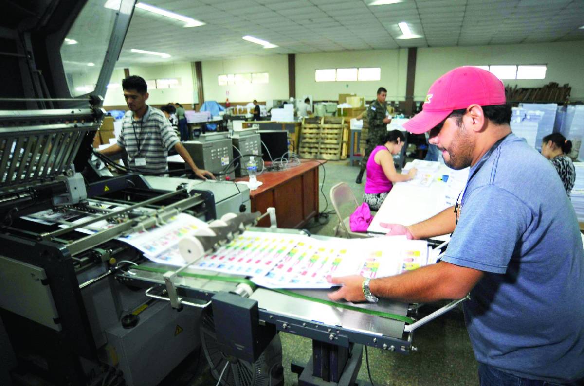 CNE comienza a imprimir 16 de millones de papeletas