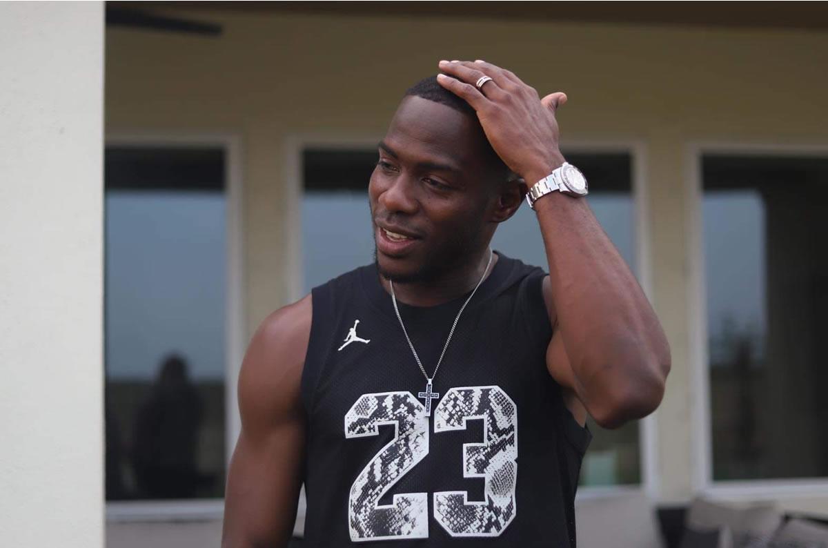 Maynor Figueroa nos atendió en la comodidad de su casa en Houston.