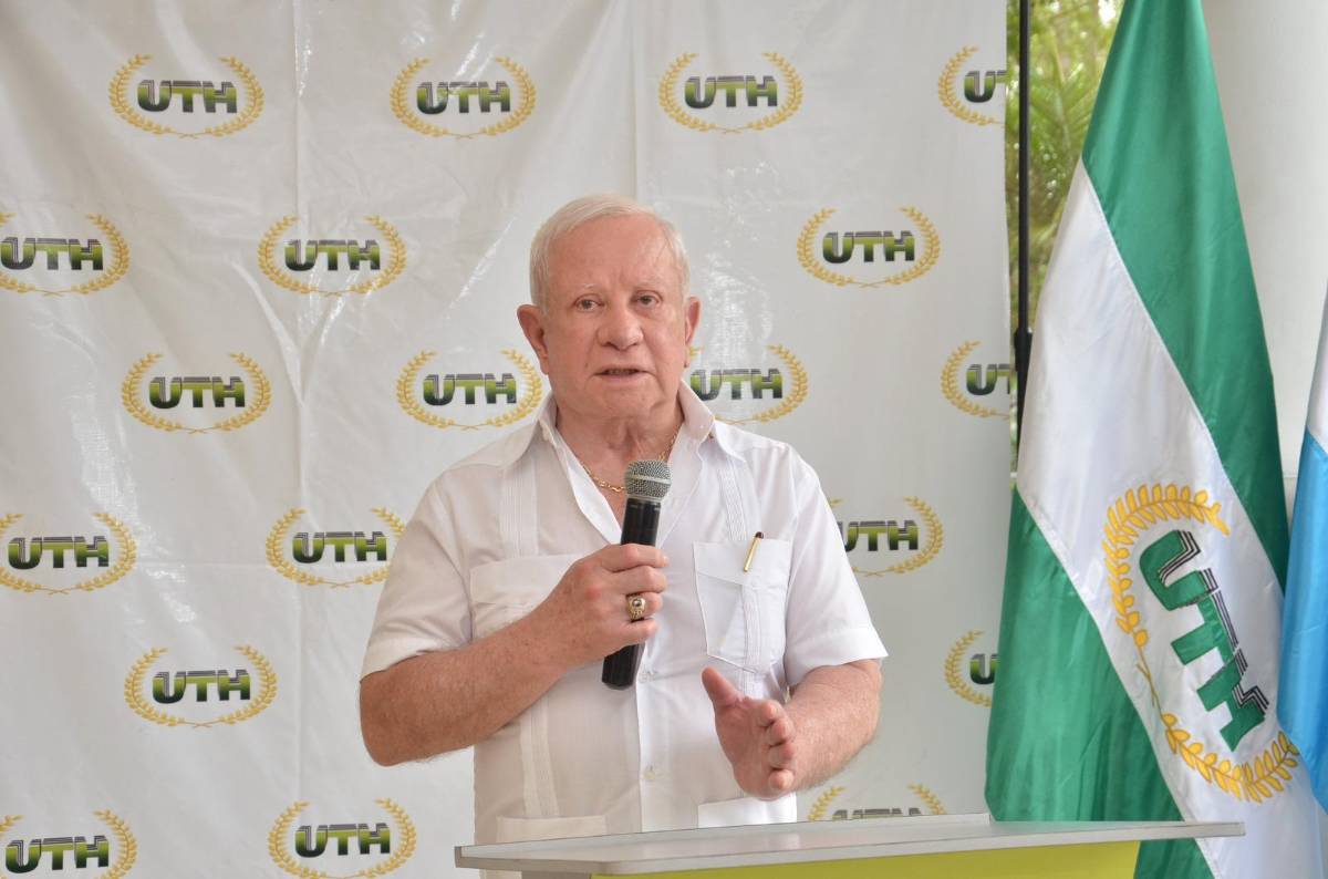 Roger Valladares se dirigió a los asistentes en la presentación del Hub de Ingenierías de UTH.