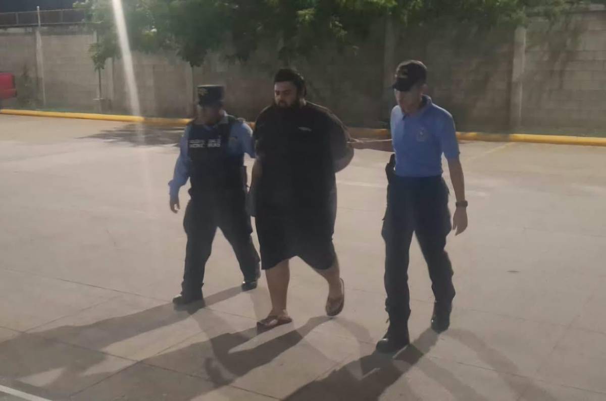 Policía abre investigación contra taquero señalado de tener perros muertos en su casa