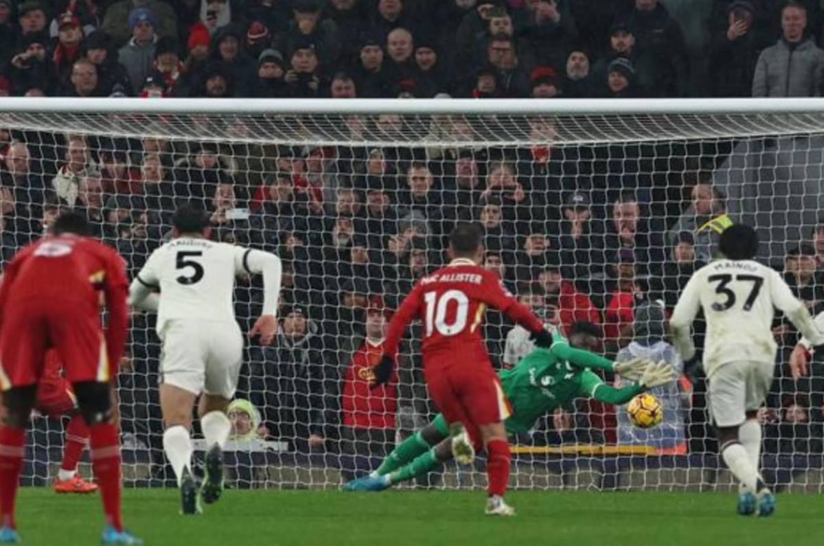 El penal de Mohamed Salah fue imposible de poder detener para el portero Onana.