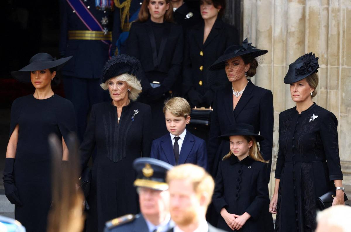 Los príncipes Jorge y Carlota asistieron al funeral de su bisabuela junto a su madre, la princesa de Gales, Kate Middleton.