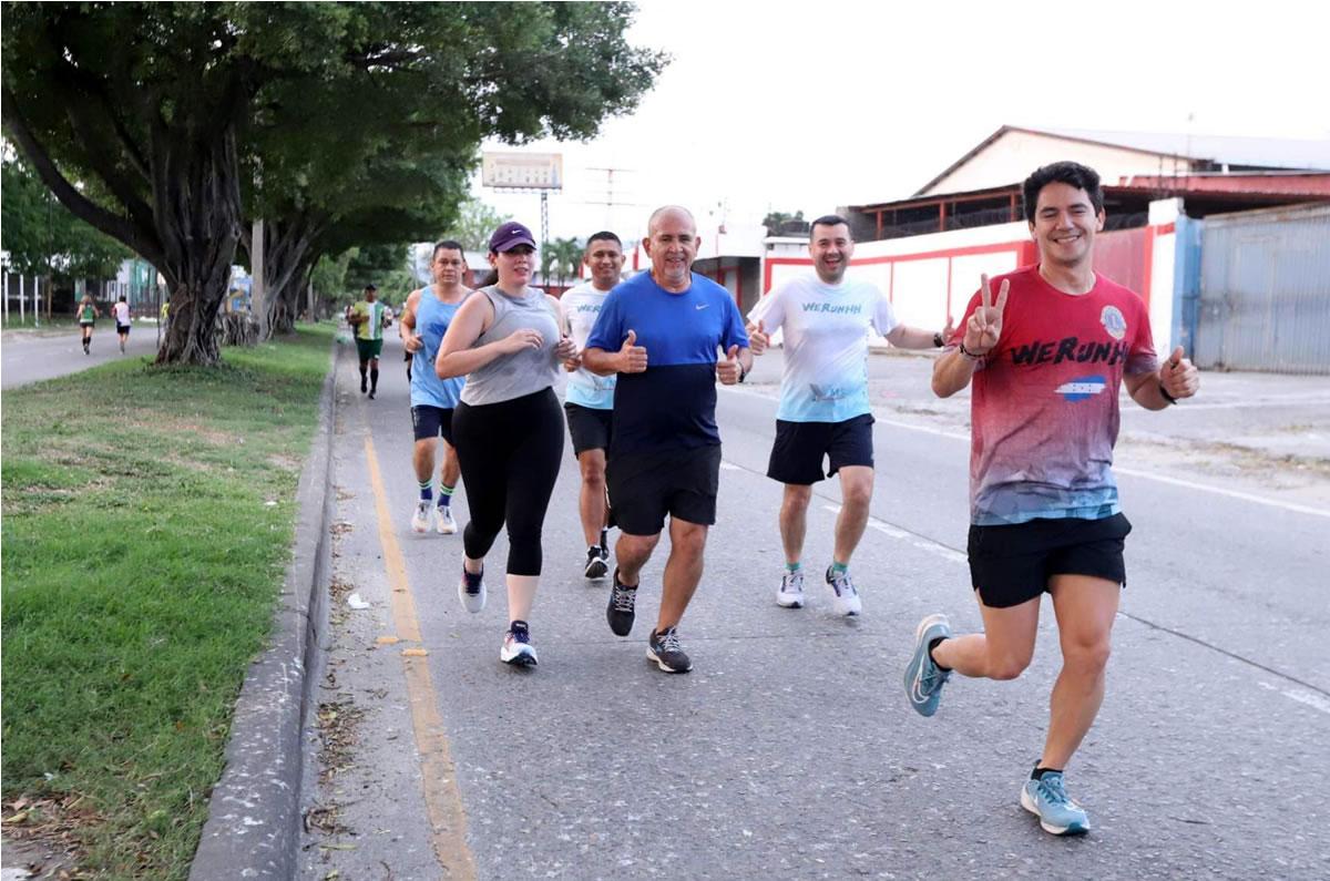 Los corredores se mostraron también de buen ánimo durante esta primera prueba.