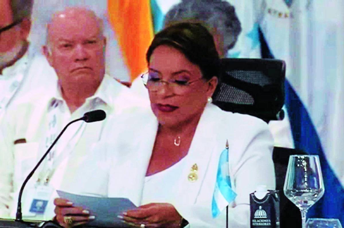 Xiomara Castro pide desbloqueo a favor de dictaduras