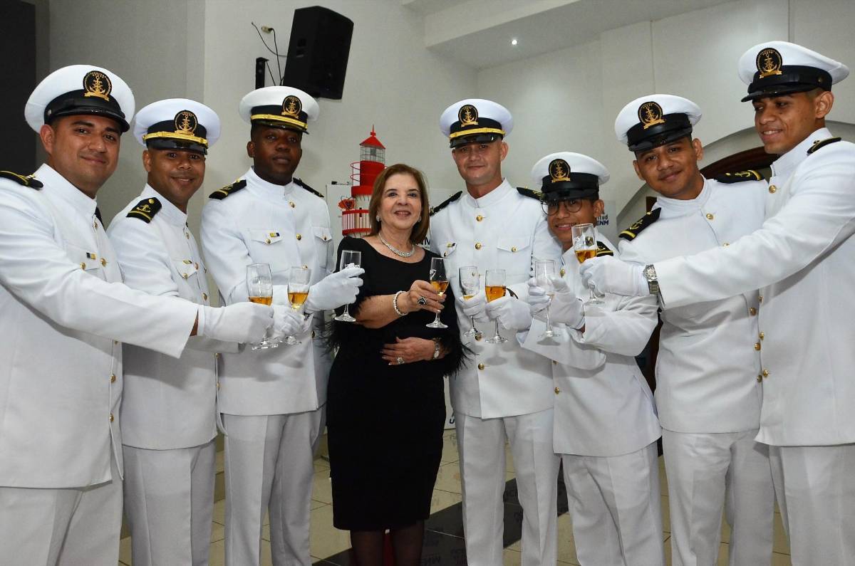 Ucenm gradúa a siete nuevos licenciados en Gestión Portuaria y Transporte Marítimo