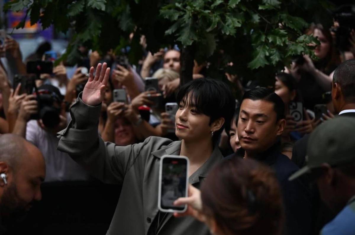 Jungkook deslumbra en el desfile de Calvin Klein en Nueva York