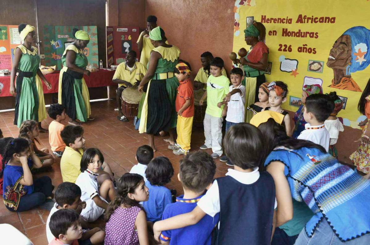 Centro Educativo Bilingüe Miracle celebra Mes de la Herencia Africana en Honduras