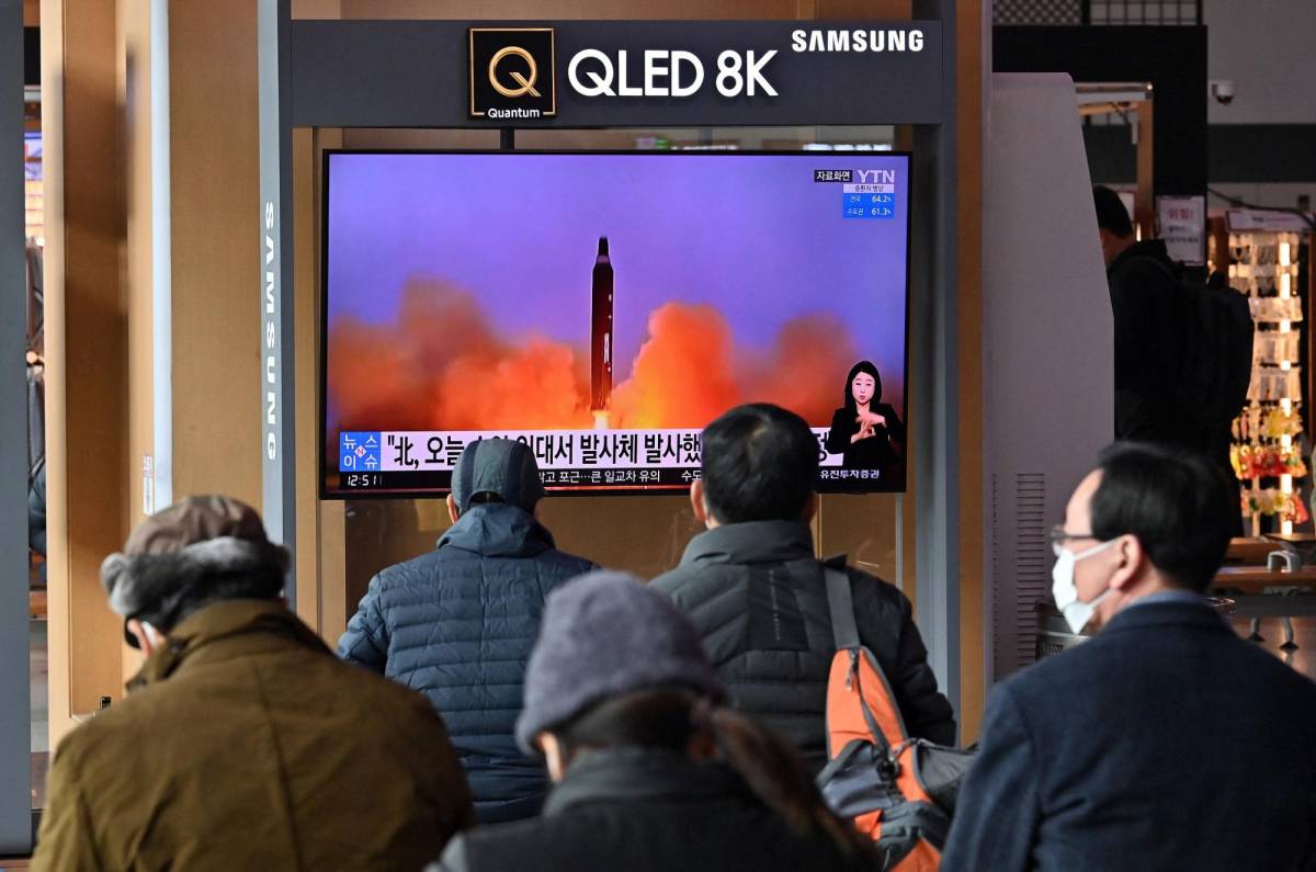 Corea del Norte dispara un misil intercontinental en su ensayo más potente desde 2017