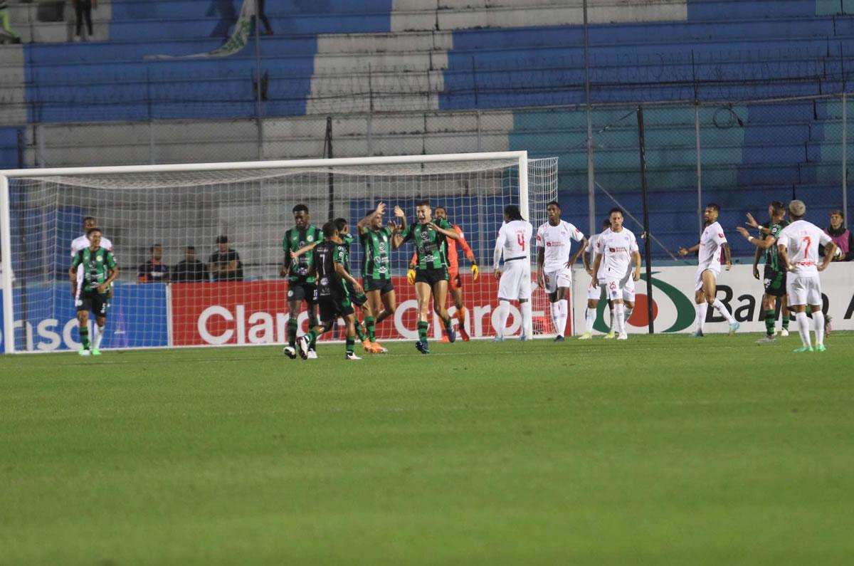 El Juticalpa sorprendió al adelantarse en el marcador y jugó un partido digno en el Nacional.