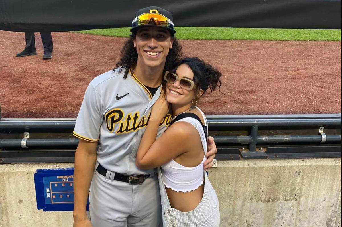 Vanessa Hudgens y Cole Tucker se casan en México