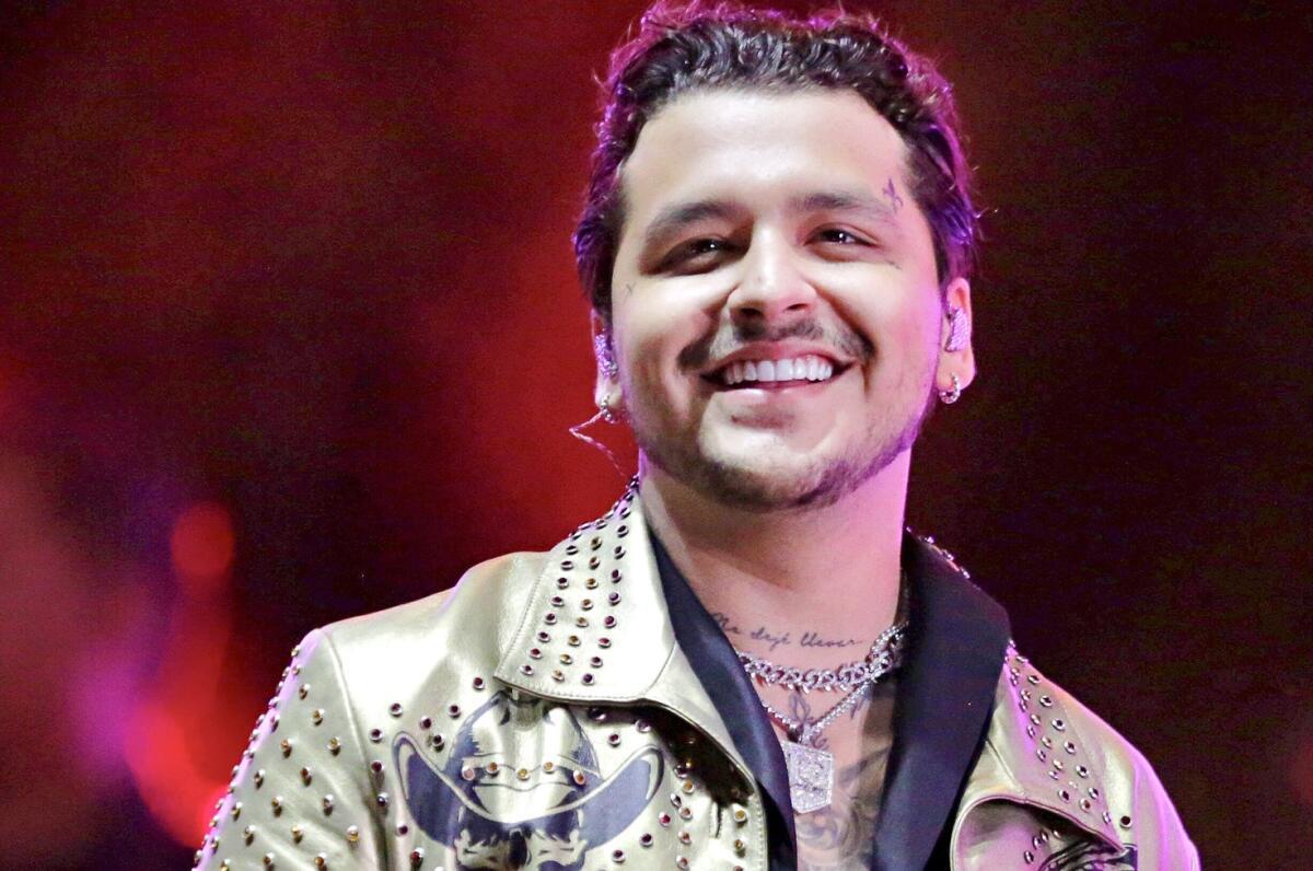 Christian Nodal enfrenta otra polémica: lo acusan de falsificación