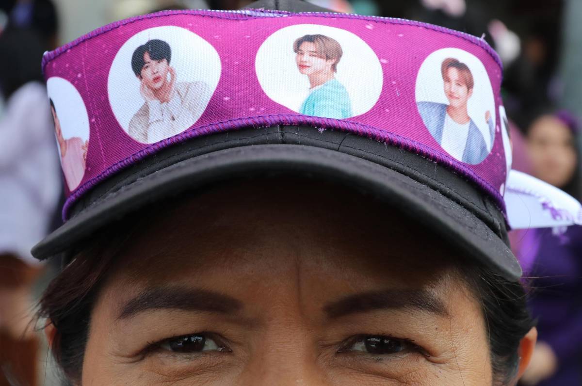 Seguidores de BTS protestan en México por abusos en venta de boletos