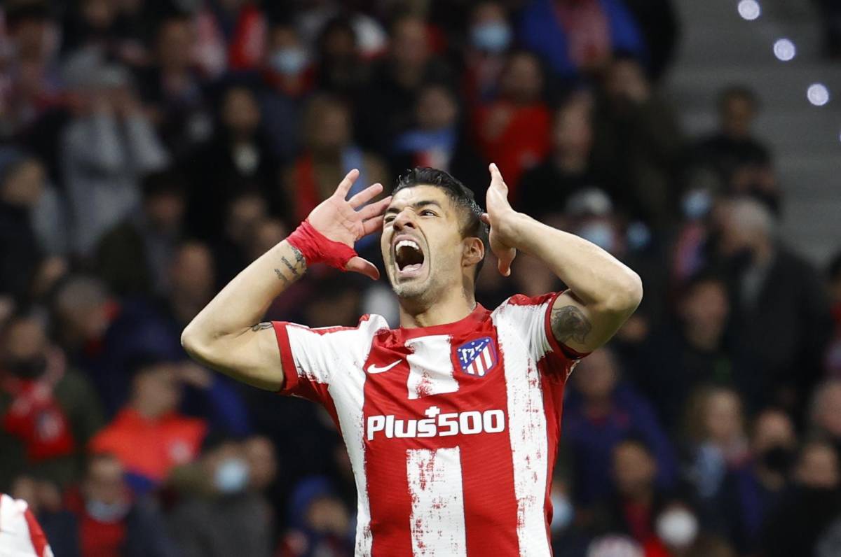 Luis Suárez y su molestia tras la eliminación del Atlético de Madrid. Foto EFE.