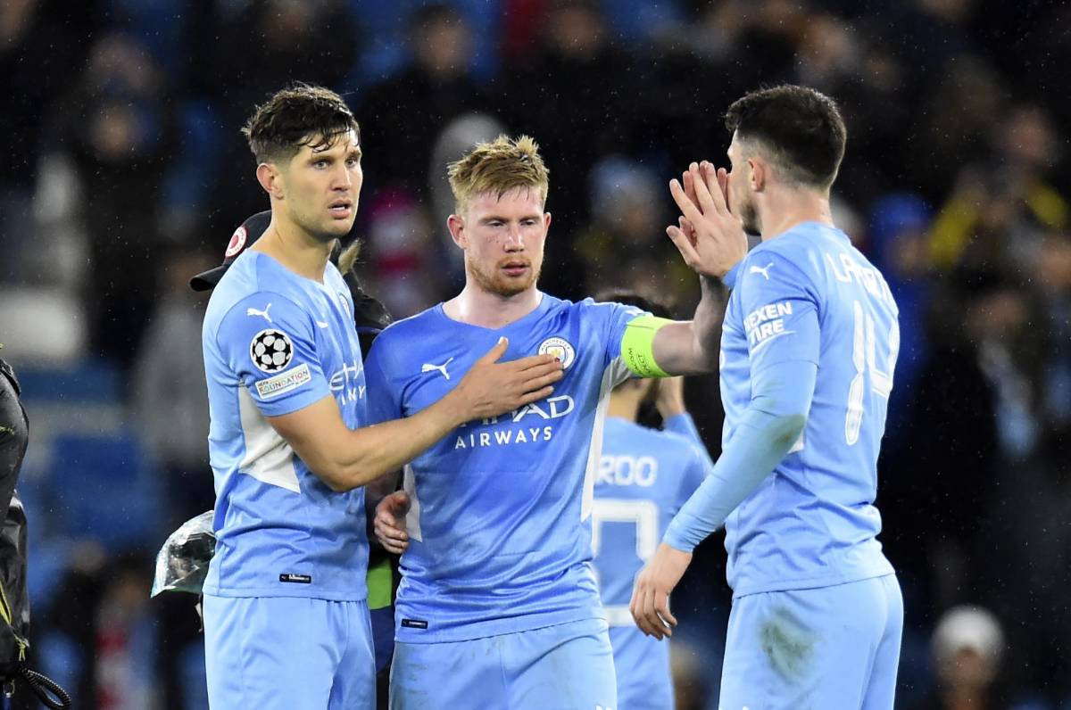 Kevin De Bruyne tiene con un pie en semifinales de la Champions League al Manchester City. Foto EFE.