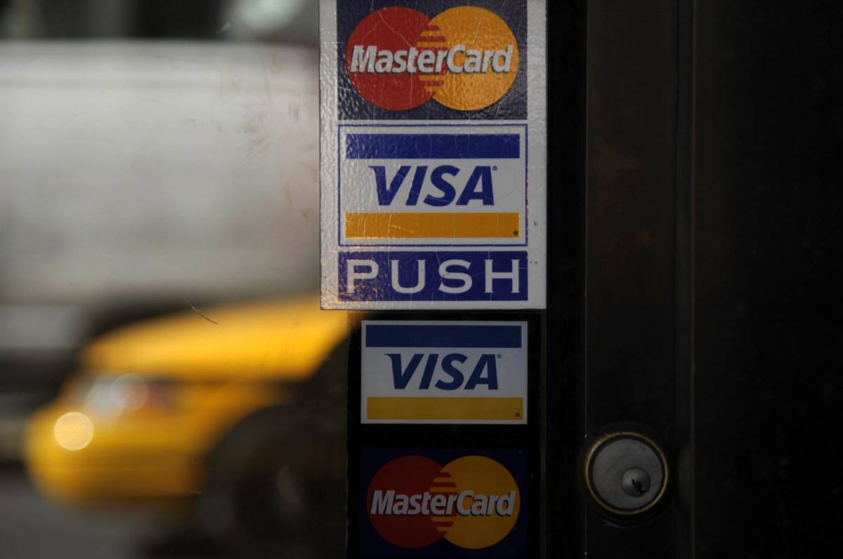 Visa y Mastercard suspenden sus operaciones en Rusia