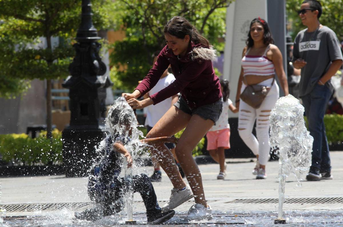 La ola de calor se extiende en México con temperaturas superiores a los 45 grados