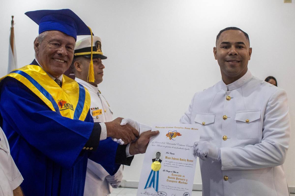 Ucenm gradúa a siete nuevos licenciados en Gestión Portuaria y Transporte Marítimo