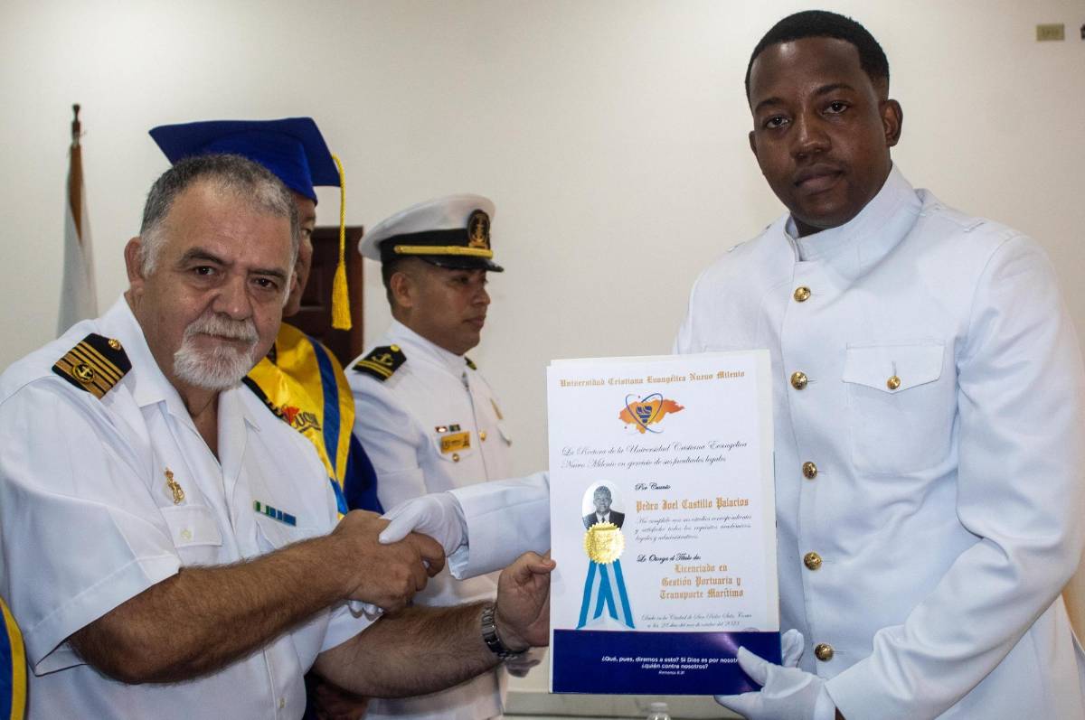 Ucenm gradúa a siete nuevos licenciados en Gestión Portuaria y Transporte Marítimo