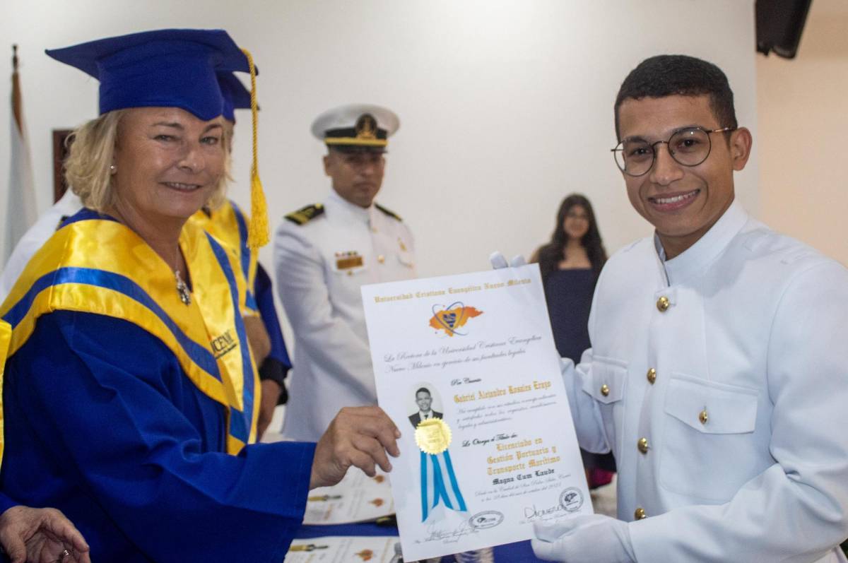 Ucenm gradúa a siete nuevos licenciados en Gestión Portuaria y Transporte Marítimo