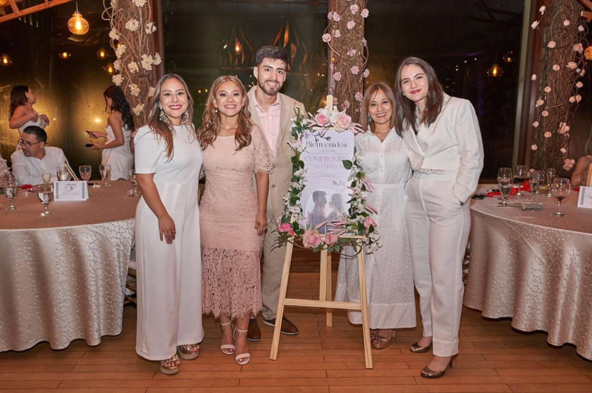 Manuel López e Isabella López se comprometen en un solemne y romántico acto