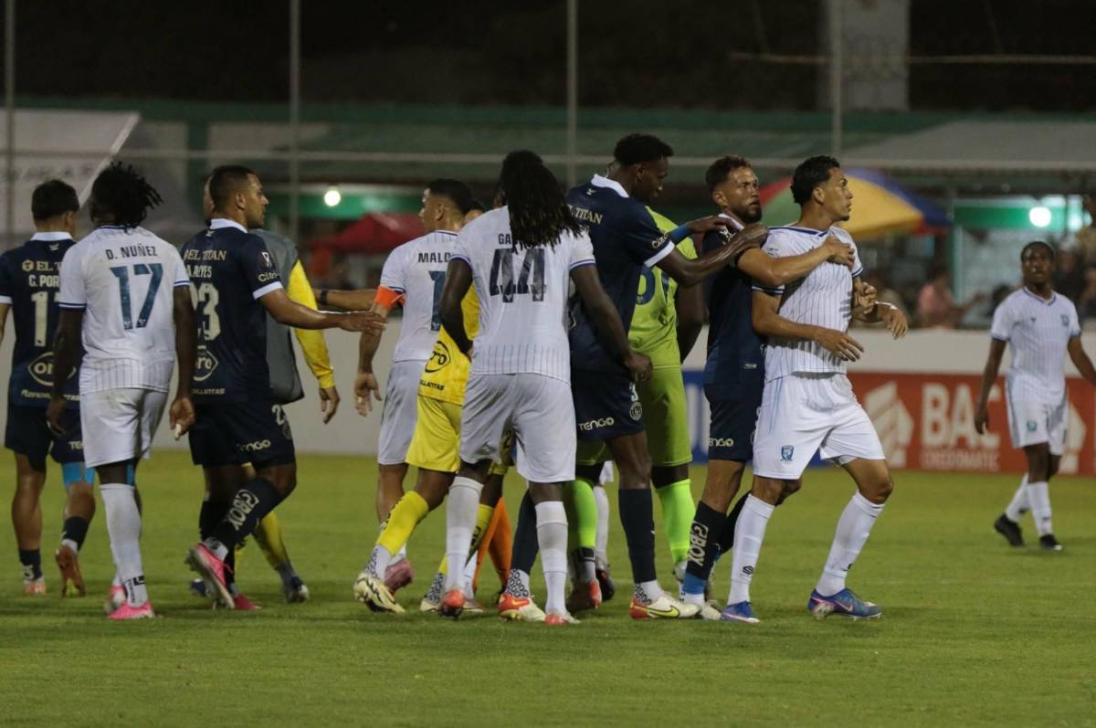 La bronca en el Motagua vs Génesis, dos polémicas y festejo en Comayagua