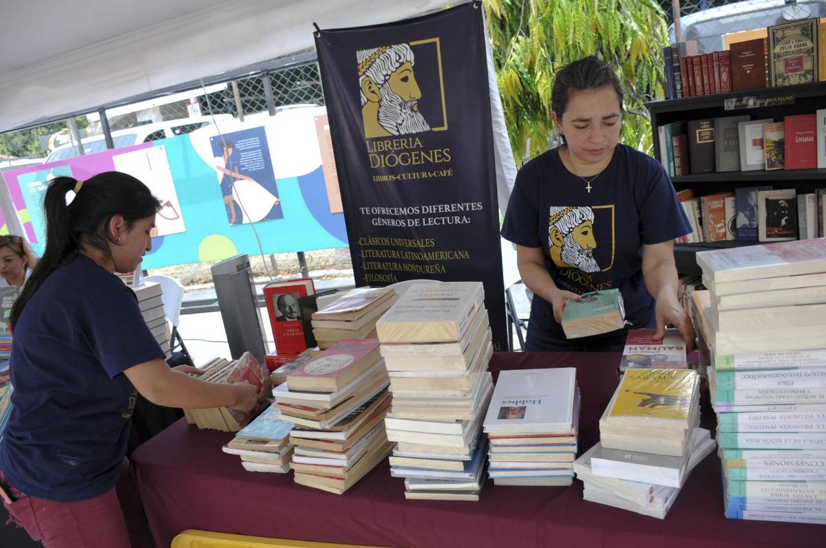 En la feria habían libros nuevos y usados.