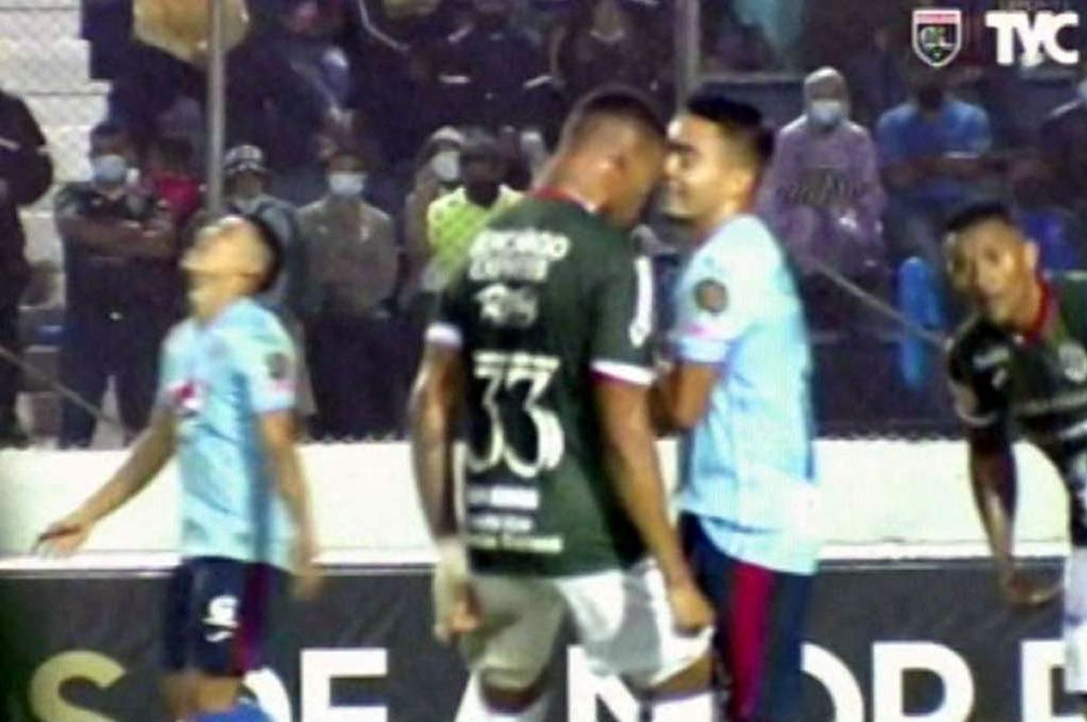 $!Kervin Arriaga dio un cabezazo a Diego Rodríguez en el partido de Liga Concacaf ante Motagua y eso le provocó su expulsión.