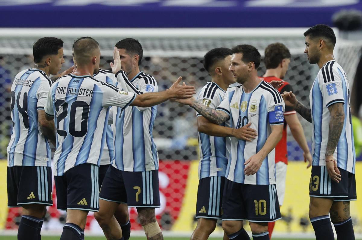 Messi hace historia, beso de Shakira, hondureña sorprende y mala noticia en Argentina