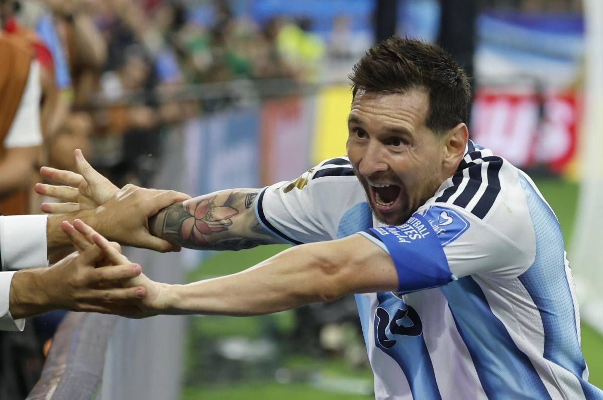 Messi hace historia, beso de Shakira, hondureña sorprende y mala noticia en Argentina
