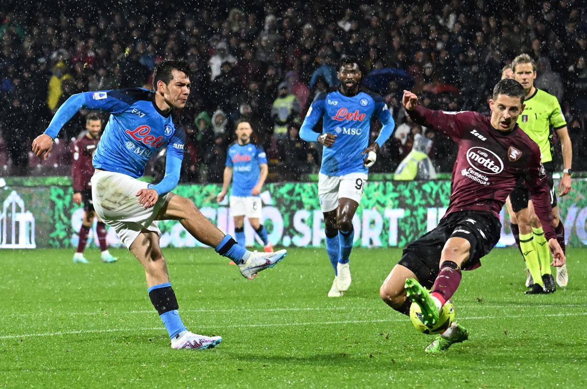 ‘Chucky‘ Lozano volvió al 11 titular del Napoli.