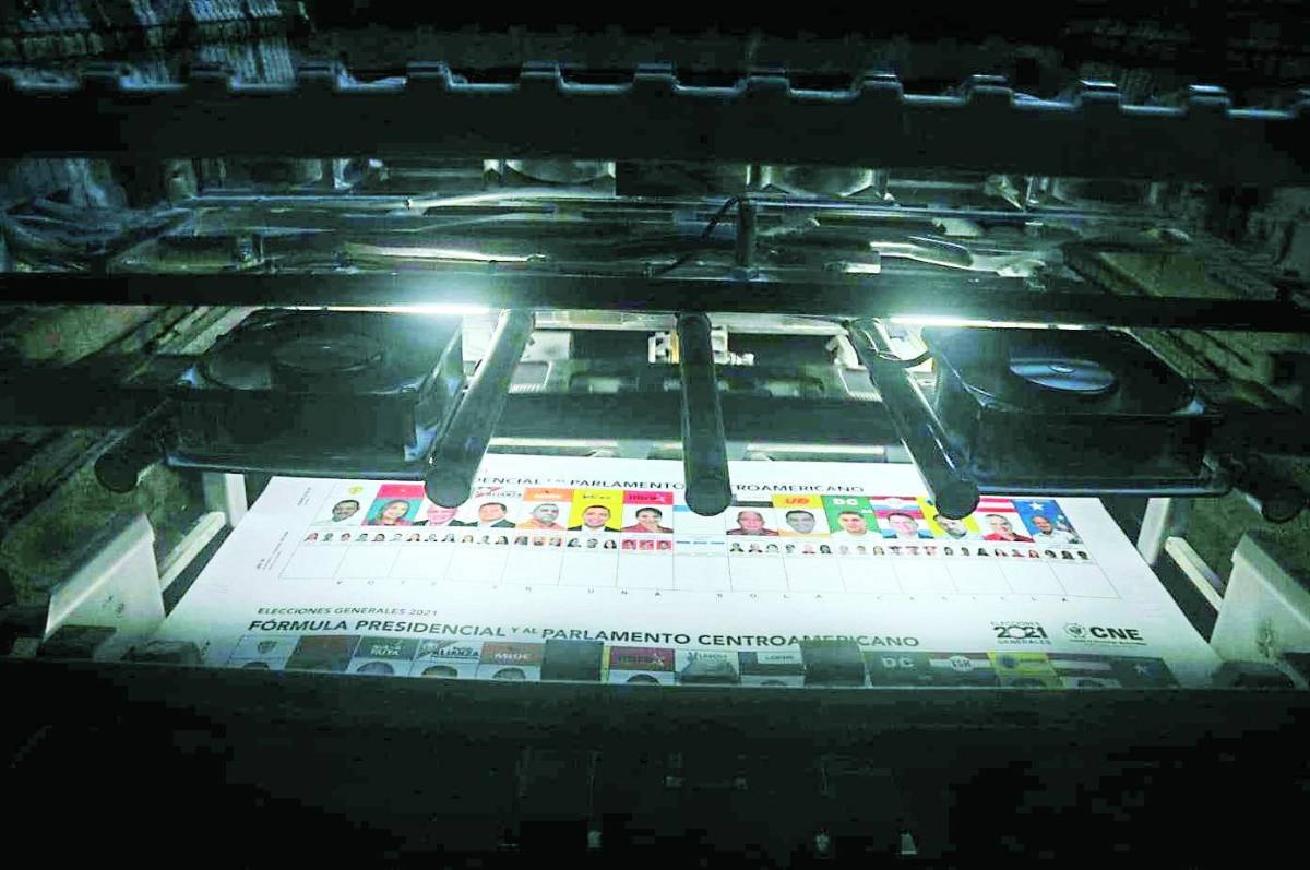 CNE espera tener para el 10 de noviembre los 16 millones de papeletas