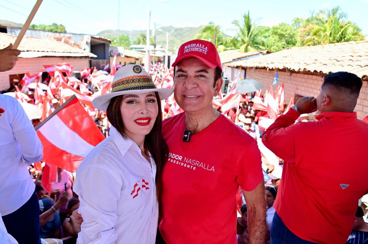 Nasralla e Iroshka presumen lujoso Cibertruck: ¡Qué clase de presidente tendremos, top!