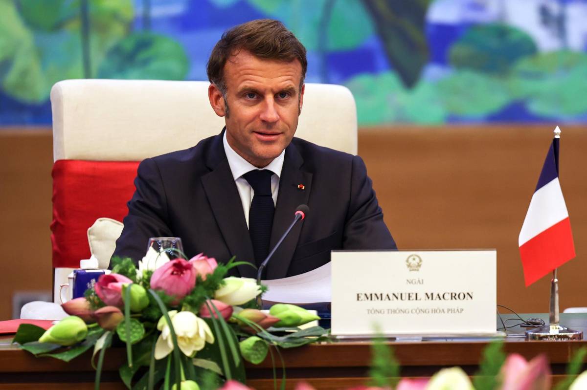 Romance, rumores y escándalos: así ha sido la historia de amor de los Macron